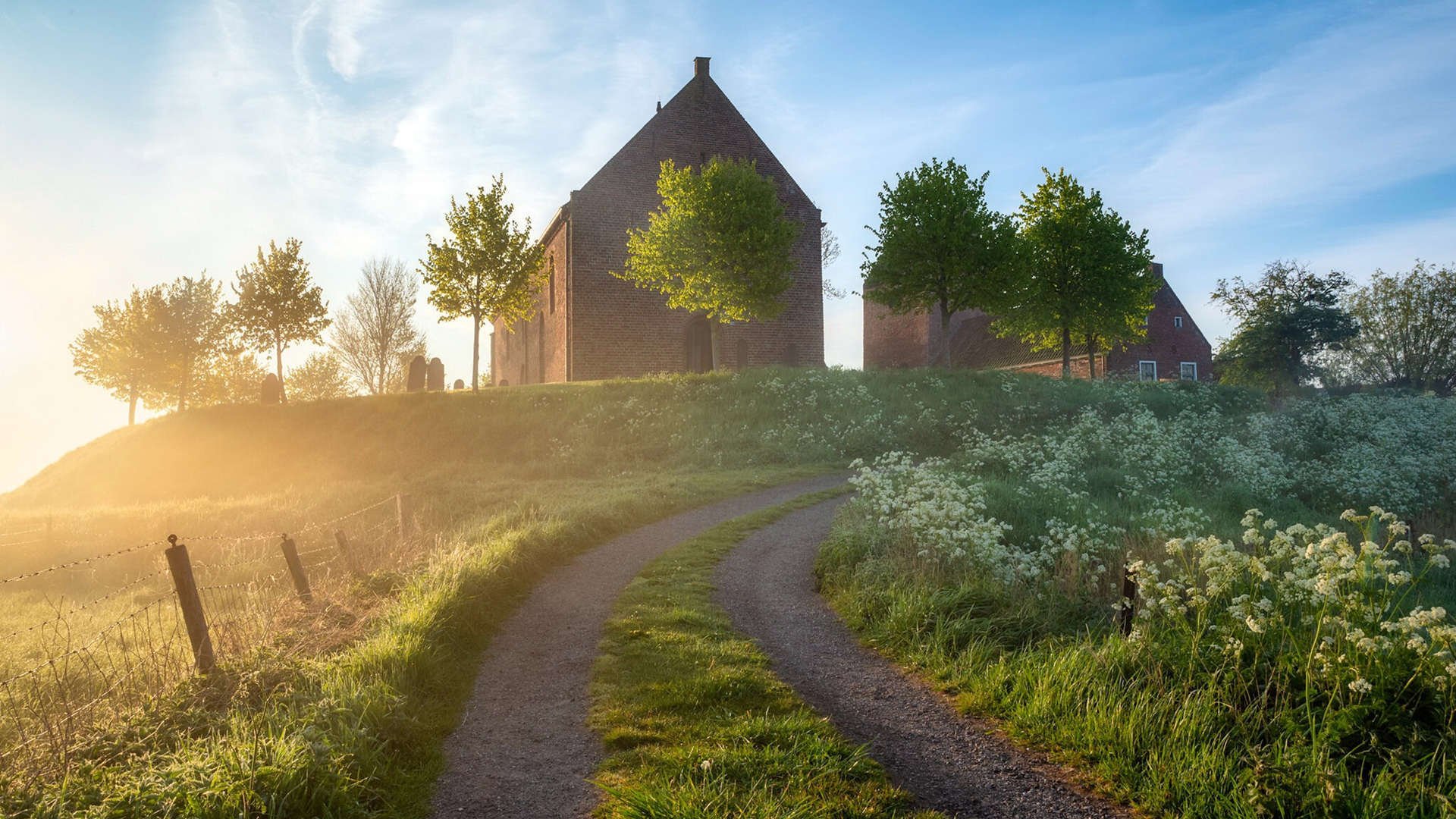 开云网页版-田径赛季强手如云百米大战激烈，田径 百米